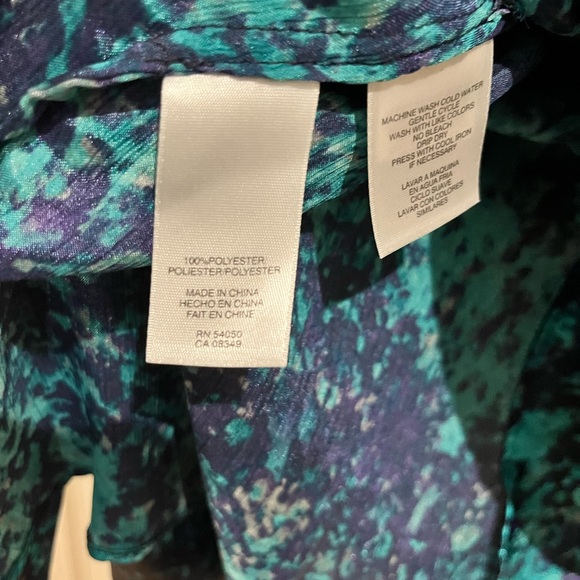 Jones New York Ruffle Front Blouse. - Picture 4 of 5